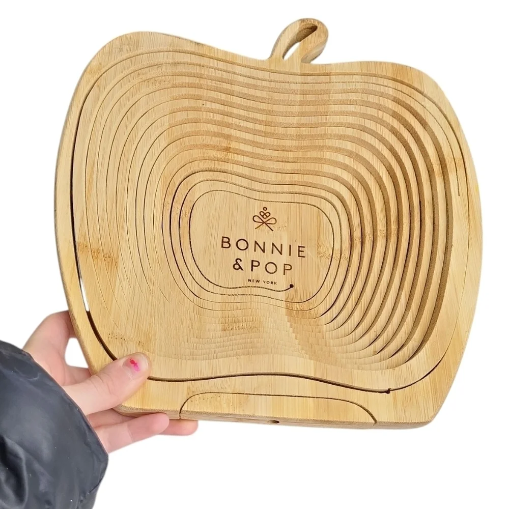 Bonnie & Pop New York  Expandable Wooden Apple Fruit Flowers Basket Tray Trivet